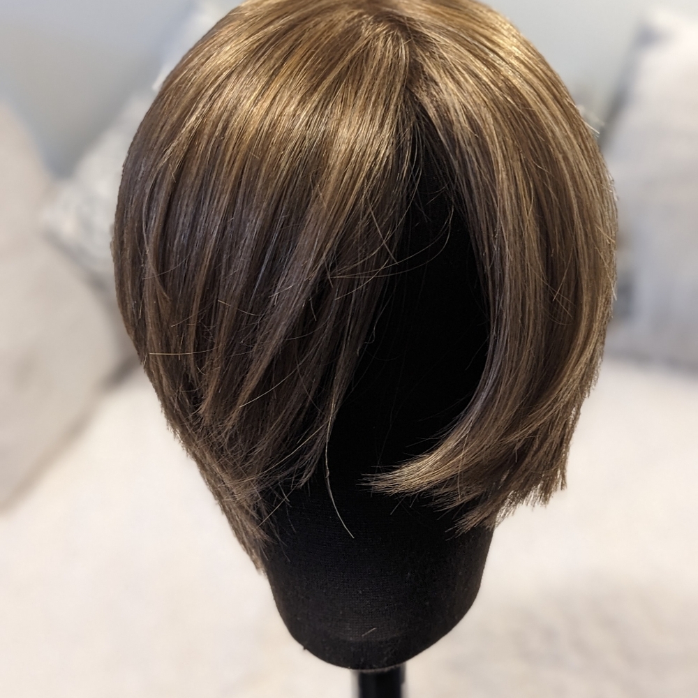 Estetica short reddish brown wig